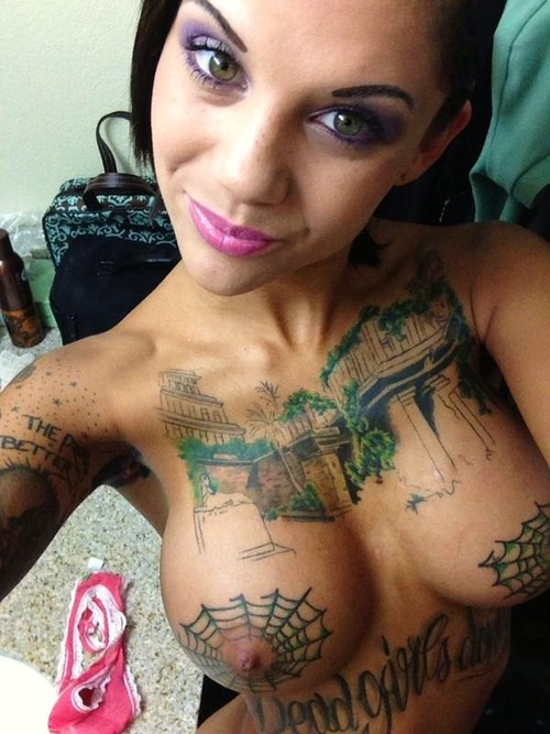 Porn Star Bonnie Rotten Nude Twitter Pics showing off her spider webs on her full titties