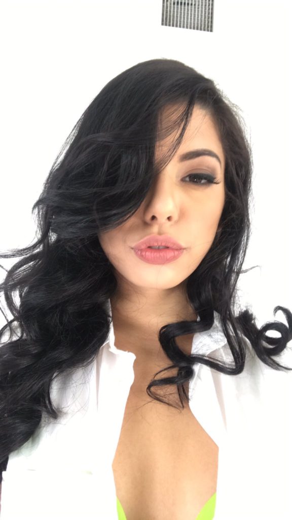 Gina Valentina hot latina selfie